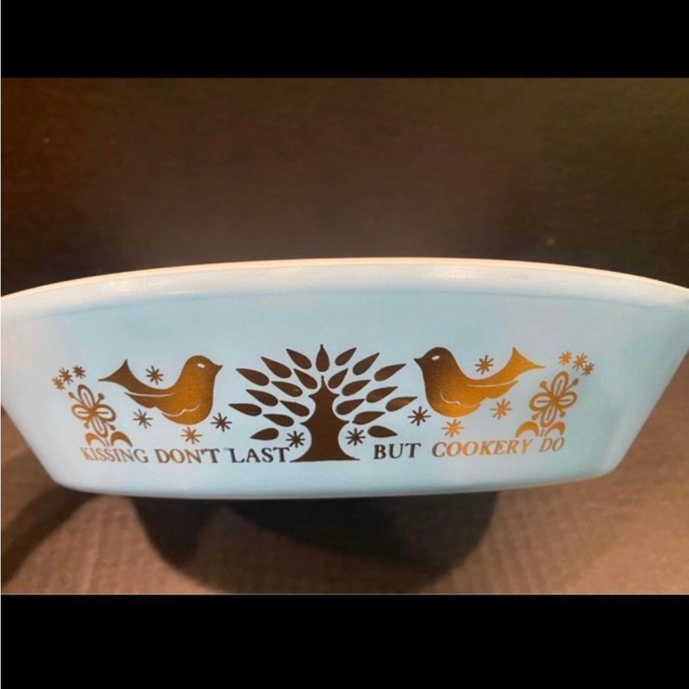 SEARS Vintage Blue & Gold Dish “Kissery Don’t Last But Cookery Do” J2352 1 Quart